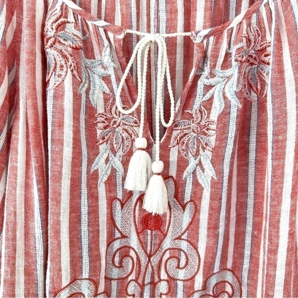 Anthropologie boho top with 3/4 length sleeves, loose  fitting, embroidered - Picture 4 of 13